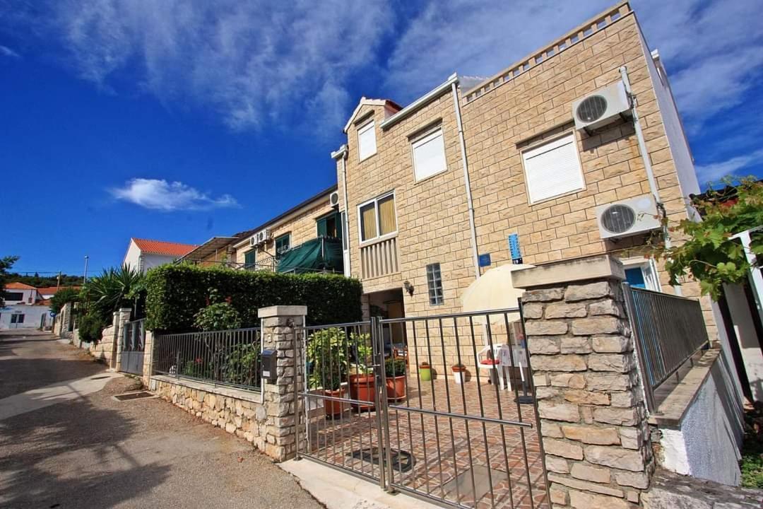Apartment Samanta Supetar Exterior foto